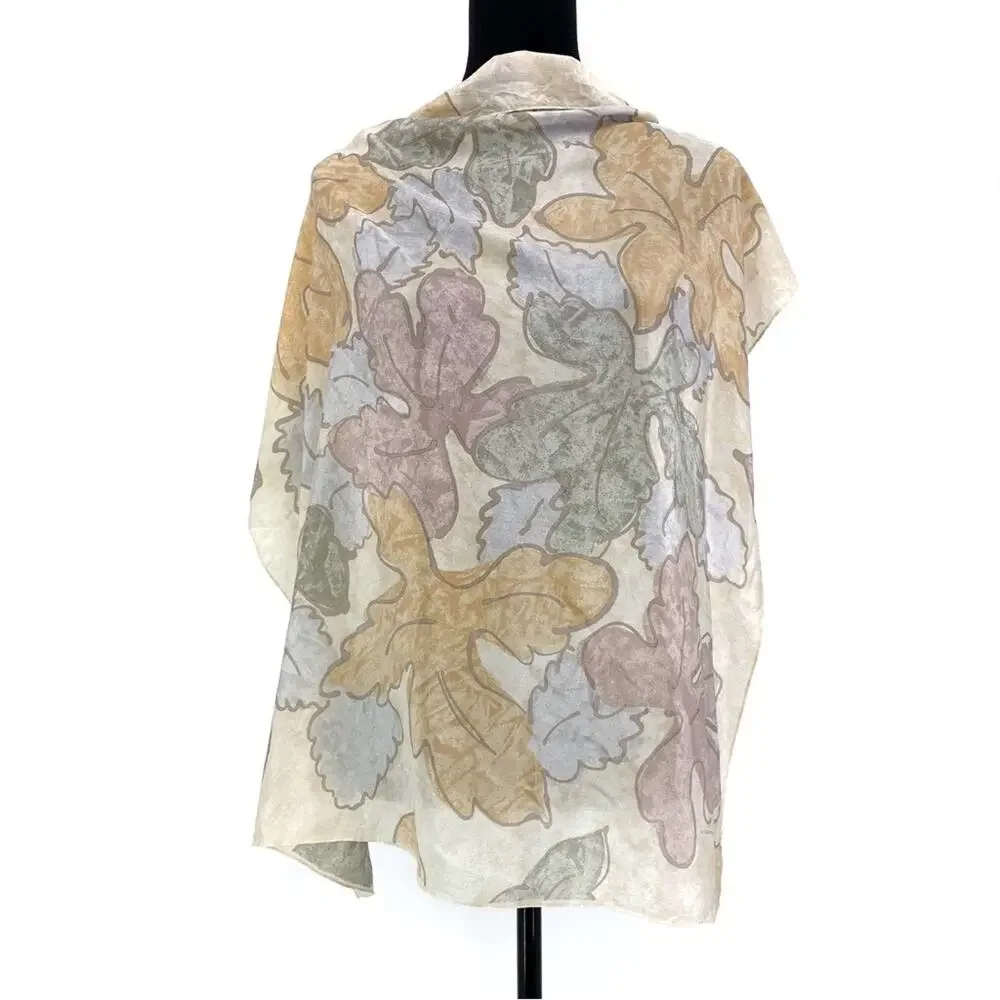VTG LIZ CLAIBORNE Leaf Design Square Neck Scarf Cream